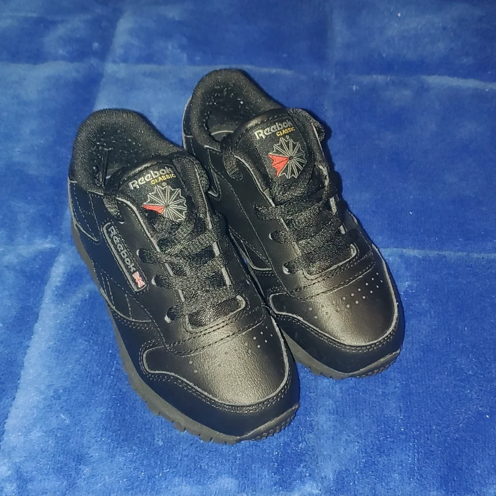 Like New Reebok Classic - Picture 3 of 10